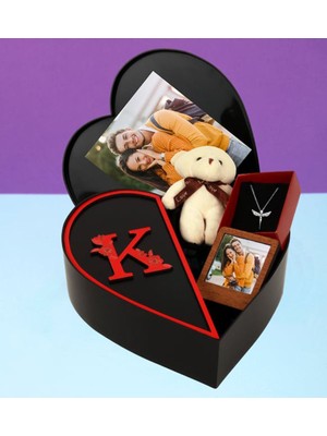 Giftstime Kişiye Özel Baş Harf Tasarımlı Kalp Kutu ve Çift Peluş Ayıcık Anahtarlık Siyah Çerçeve