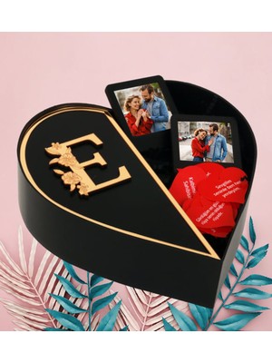 Giftstime Kişiye Özel Aynalı Pleksi Baş Harf Tasarımlı Kalp Kutu ve Siyah Çerçeve ve Aşk Sözleri