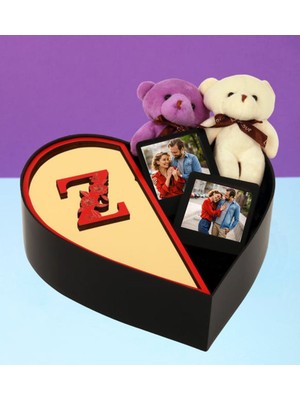 Giftstime Kişiye Özel Aynalı Pleksi Baş Harf Tasarımlı Kalp Kutu ve Çift Peluş Ayıcık Anahtarlık Çerçeve