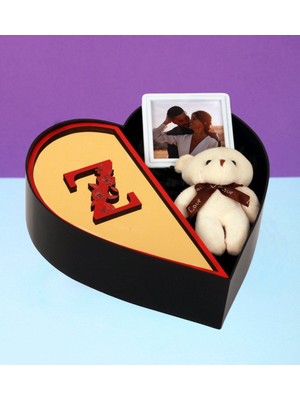 Giftstime Kişiye Özel Pleksi Baş Harf Tasarımlı Kalp Kutu ve Peluş Ayıcık Anahtarlık Çerçeve Sevgiliye Özel