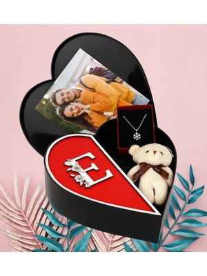 Giftstime Kişiye Özel Baş Harf Tasarımlı Kalp Kutu ve Peluş Ayıcık Anahtarlık ve Kartanesi Kolye