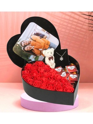 Giftstime Fotoğraflı New Kalp Kutu Çiçek Çikolata Buketi Ayıcık Anahtarlık Kolye Sevgiliye Özel