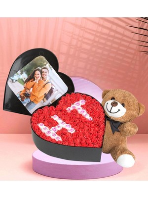 Giftstime Kalp Kutu Tasarımlı Fotoğraflı Çift Harfli New Kalp Kutu Çiçek Sevimli Peluş Ayıcık
