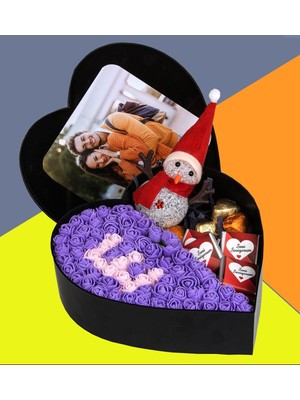 Giftstime Baş Harfli Fotoğraflı New Kalp Kutu Çiçek Çikolata Buketi Işıklı Kardan Adam Sevgiliye Özel