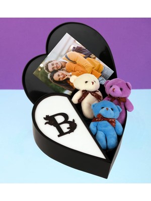 Giftstime Kişiye Özel Baş Harf Tasarımlı Kalp Kutu ve Peluş Ayıcık Anahtarlık Buketi