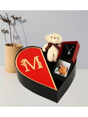 Giftstime Kişiye Özel Baş Harf Tasarımlı Kalp Kutu ve Peluş Ayıcık Anahtarlık Çerceve ve Kartanesi Kolye
