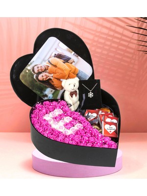 Giftstime Kalp Kutu Baş Harfli Fotoğraflı Kalp Kutu Çiçek Çikolata Buketi Ayıcık Anahtarlık Kolye
