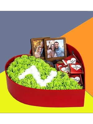 Giftstime Baş Harfli Fotoğraflı New Kalp Kutu Çiçek Çikolata Buketi 2'li Ahşap Çerçe Sevgiliye Özel
