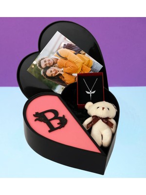 Giftstime Kişiye Özel Baş Harf Tasarımlı Kalp Kutu ve Peluş Ayıcık Anahtarlık ve Melek Kolye