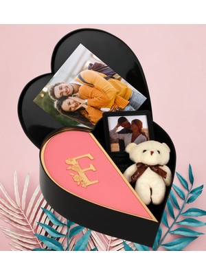 Giftstime Kişiye Özel Baş Harf Tasarımlı Kalp Kutu ve Peluş Ayıcık Anahtarlık ve Sök Tak Çerceve
