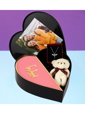 Giftstime Kişiye Özel Baş Harf Tasarımlı Kalp Kutu ve Peluş Ayıcık Anahtarlık ve Melek Kolye