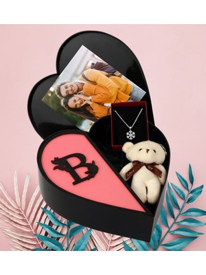 Giftstime Kişiye Özel Baş Harf Tasarımlı Kalp Kutu ve Peluş Ayıcık Anahtarlık ve Kartanesi Kolye