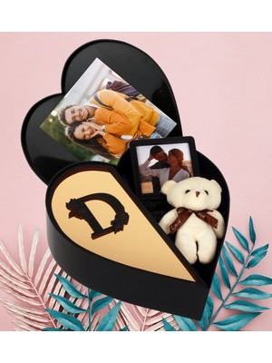Giftstime Kişiye Özel Pleksi Baş Harf Tasarımlı Kalp Kutu ve Peluş Ayıcık Anahtarlık ve Sök Tak Çerceve