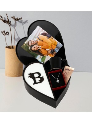 Giftstime Kişiye Özel Baş Harf Tasarımlı Kalp Kutu ve Peluş Ayıcık Anahtarlık Çerceve ve Kartanesi Kolye