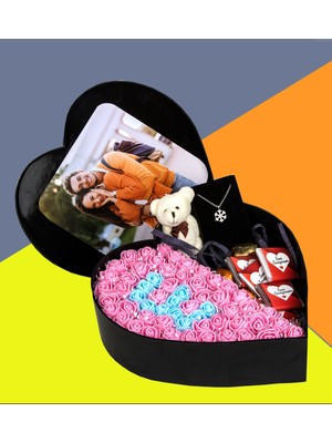 Giftstime Kalp Kutu Baş Harfli Fotoğraflı Kalp Kutu Çiçek Çikolata Buketi Ayıcık Anahtarlık Kolye