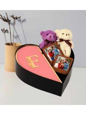 Giftstime Kişiye Özel Aynalı Pleksi Baş Harf Tasarımlı Kalp Kutu ve Çift Peluş Ayıcık Anahtarlık Çerçeve