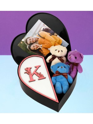 Giftstime Kişiye Özel Baş Harf Tasarımlı Kalp Kutu ve Peluş Ayıcık Anahtarlık Buketi