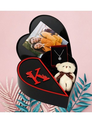 Giftstime Kişiye Özel Baş Harf Tasarımlı Kalp Kutu ve Peluş Ayıcık Anahtarlık ve Kartanesi Kolye