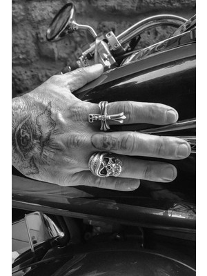 CAPO By Aytaç Yamaç Motorcu Tarzı Hipster Kurukafa ve Haçlı Kurukafa Yüzük Seti