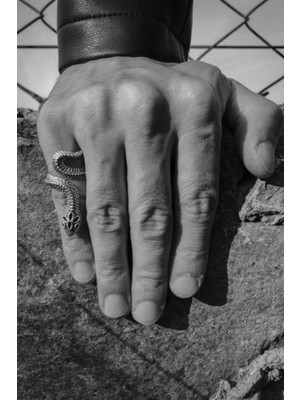 CAPO By Aytaç Yamaç Yaprak Motifli Yılan Figürlü Ayarlanabilir Eskitme Gümüş Kaplama Yüzük