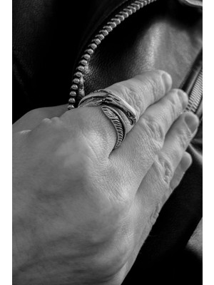 CAPO By Aytaç Yamaç Parmağı Saran Kartal Tüy Figürlü Ayarlanabilir Eskitme Gümüş Kaplama Yüzük