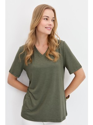 Desen Triko Kadın V Yaka Flamlı Kumaş Basic T-Shirt Haki