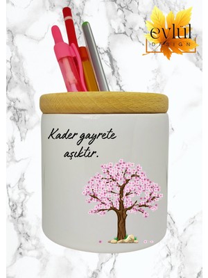 Eylül Design Kader Gayrete Aşıktır Yazılı Pembe Çiçekli Ağaç Baskılı Seramik Kalemlik Ahşap Detaylı Kalem Kutusu