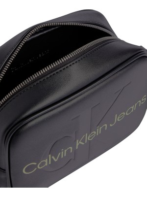 Calvin Klein Kadın Marka Logolu Ayarlanabilir Omuz Askılı  Şık Görünüşlü Gündelik Kullanıma Uygun Siyah Omuz Çantası K60K610275-0GX