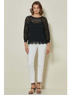 Guitar Yuvarlak Yaka Siyah Brodeli Bluz