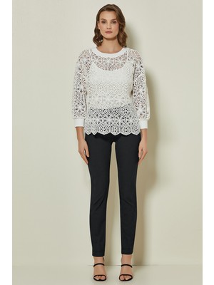 Guitar Yuvarlak Yaka Beyaz Brodeli Bluz