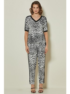 Guitar V Yaka Çok Renkli Baskılı Bluz