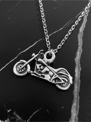 CAPO By Aytaç Yamaç Motorcu Tarzı Chopper Figürlü Eskitme Gümüş Kaplama Kolye