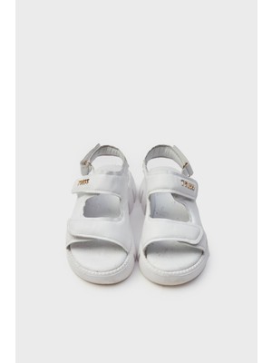 Tyess Bg Store Kız Çocuk Beyaz Sandalet Düz Tabanlı Tasarım ile Rahat ve Şık Seçim