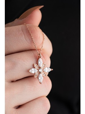 Nereze 925 Ayar Gümüş Beyaz Zirkon Taşlı Umut Çiçeği Kolye