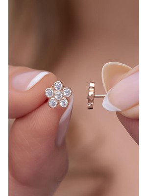 Nereze 925 Ayar Gümüş Beyaz Zirkon Taşlı Minik Kır Çiçeği Küpe