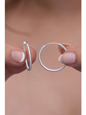 Nereze 925 Ayar Gümüş Çizgili Tasarım 20 mm Halka Küpe