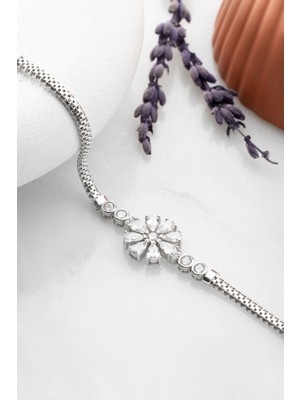 Nereze 925 Ayar Gümüş Rodyum Kaplama Balık Sırtı Zincirli Çiçek Bileklik