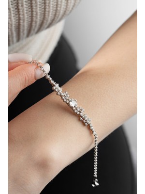 Nereze 925 Ayar Gümüş Rodyum Kaplama Beyaz Zirkon Taşlı Tasarım Bileklik