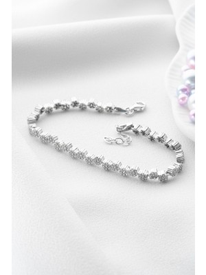 Nereze 925 Ayar Gümüş Zirkon Taşlı Çiçek Motifli Suyolu Bileklik