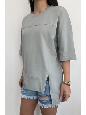 Misigo Eteği Yırtmaç Detaylı Oversize Parçalı T-Shirt Gri