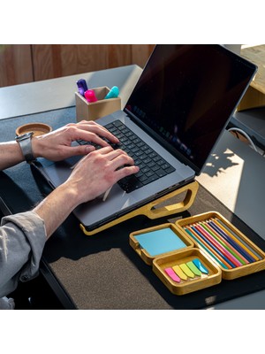 Woodsuppco Ahşap Laptop Yükseltici, Laptop Standı, Tüm Modellerle Uyumlu, Taşınabilir Notebook Standı - Çam