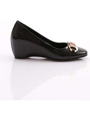 Dgn Kadın Tokalı Siyah Rugan Dolgu Topuklu Ayakkabı Orta Tabanlı Şık Tasarım