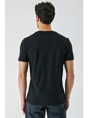 İmza Siyah Baskılı Bez Ayağı Bisiklet Yaka %100 Pamuk Casual Slim Fit Dar Kesim T-Shirt 1011240169