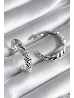 Clariss Pirinç Gümüş Renk Zirkon Taşlı Sarmal Model Kadın Küpe