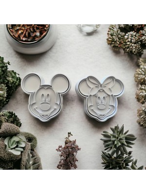 Miki & Miki Minnie Mickey Hamur Kurabiye Kalıbı 2 Adet
Ebat:
En:9cm boy:8,5cm kalınlık:1cm