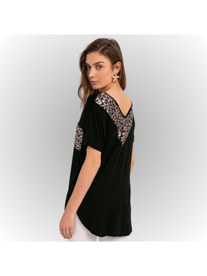 Etkimod Kadın Siyah Leopar Garnili Arkası Dekolte Eteği Oval Kesim Bluz