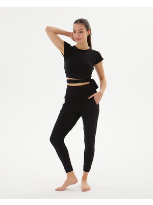 Ayma Active Siyah Sırt Dekolteli Drape Detaylı Crop Kısa Kollu Bluz