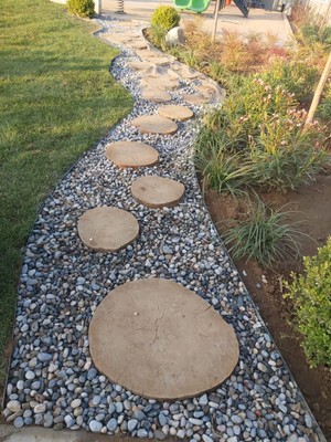 Üreten Burada Doğal Dere Çakıl Taşı 10 KG 1-1,5Cm Dere Çakıl Bahçe Peyzaj Saksı Teraryum Akvaryum Taşı