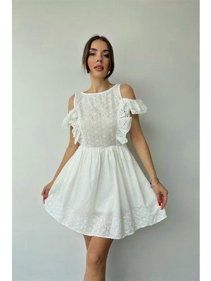 Elbee Fashion Woman Omuzu Açık Fırfırlı Brode Elbise - Beyaz