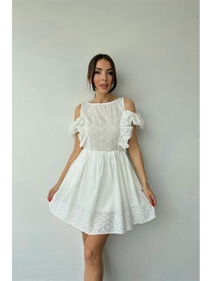 Elbee Fashion Woman Omuzu Açık Fırfırlı Brode Elbise - Beyaz